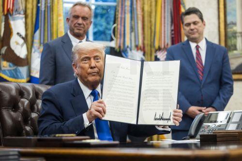 Ο Τραμπ θα ανακοινώσει συμφωνία για το εμπόριο με τη Βρετανία, μεταδίδουν ΜΜΕ