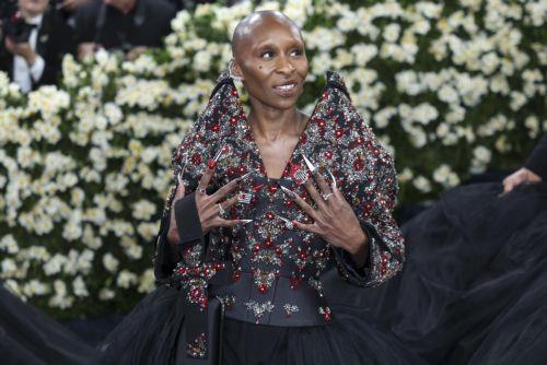 Η Σίνθια Ερίβο θα μεταφέρει το θρίλερ «Saturation Point»  στη μεγάλη oθόνη