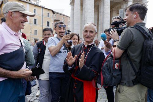 Ο συγγραφέας του «Conclave» συγκρίνει την εκλογή Πάπα με το «The Traitors»