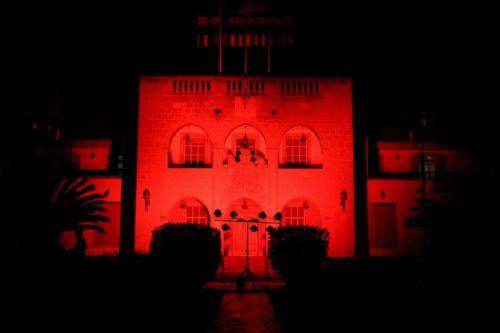 Το Προεδρικό Μέγαρο φωταγωγήθηκε με κόκκινο χρώμα για την Παγκόσμια Ημέρα Θαλασσαιμίας