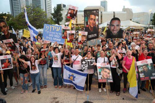 Ο Νετανιάχου έχασε «ιστορική ευκαιρία για απελευθέρωση» των ομήρων, λένε οι οικογένειές τους