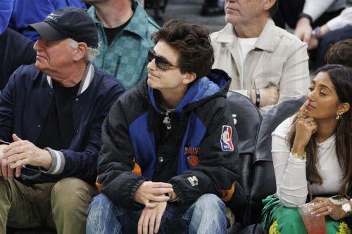 Ο Τίμοθι Σαλαμέ απάντησε στις φήμες ότι είναι ο ράπερ EsDeeKid