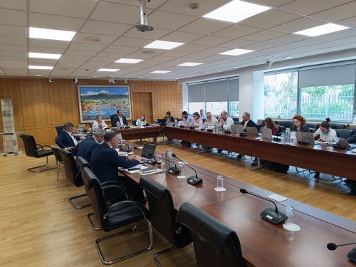 Στις 22 Μαΐου στην Ολομέλεια ψήφος στα 17 και αυτόματη εγγραφή στους εκλογικούς καταλόγους