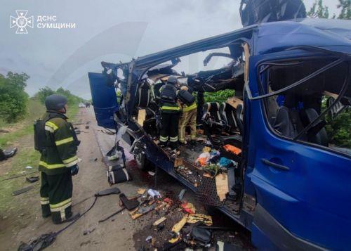 Ρωσική επίθεση σε λεωφορείο στο Σούμι με 9 νεκρούς, σύμφωνα με τις τοπικές αρχές