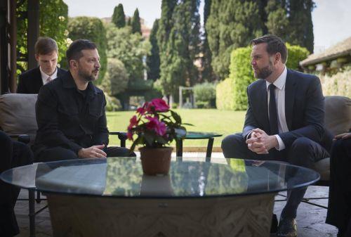 Βανς και Ζελένσκι συζήτησαν στη Ρώμη αυριανή τηλεφωνική επικοινωνία Τραμπ-Πούτιν