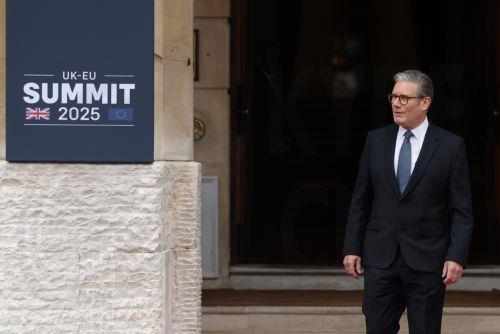 Ιστορική καμπή η νέα στρατηγική συνεργασία ΗΒ-ΕΕ, λέει το Λονδίνο