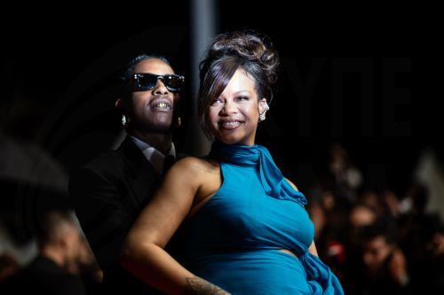 Κοριτσάκι περιμένει η Ριάνα, αποκάλυψε ο πατέρας