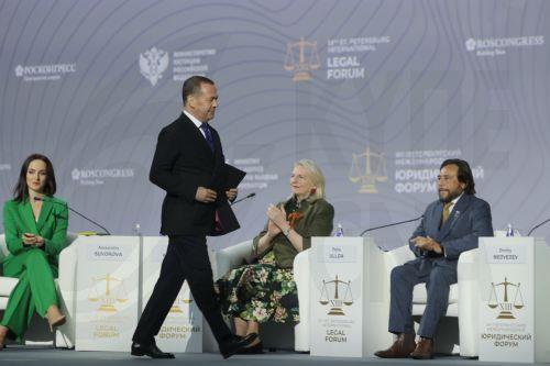 Εχουμε σε όλα δίκαιο λέει ο Μεντβιέντεφ απαντώντας στον Τραμπ