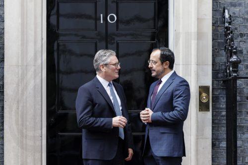 Με τον Πρωθυπουργό του ΗΒ συνομίλησε ο Πρόεδρος, πρόταση για έναρξη συζητήσεων για ΒΒ