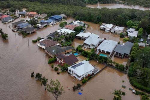 Ένας νεκρός, 50.000 εγκλωβισμένοι εξαιτίας πλημμυρών στην ανατολική Αυστραλία