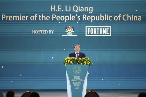 Θα διατηρηθεί ένας «σχετικά ταχύς» ρυθμός ανάπτυξης λέει ο Κινέζος Πρωθυπουργός