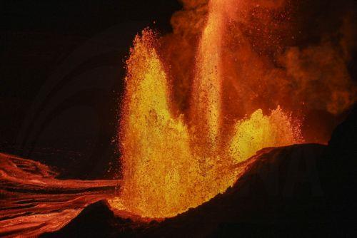 Απομακρύνονται εκατοντάδες άτομα λόγω έκρηξης σε ηφαίστειο στη Γουατεμάλα