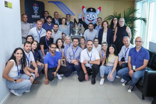 Το τρόπαιο και την μασκότ του FIBA Eurobasket 2025 φιλοξένησε το αεροδρόμιο Λάρνακας