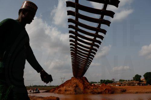Ένα χρόνο μετά το  πραξικόπημα στον Νίγηρα η ΕΕ ζητά απελευθέρωση του Προέδρου Μπαζούμ