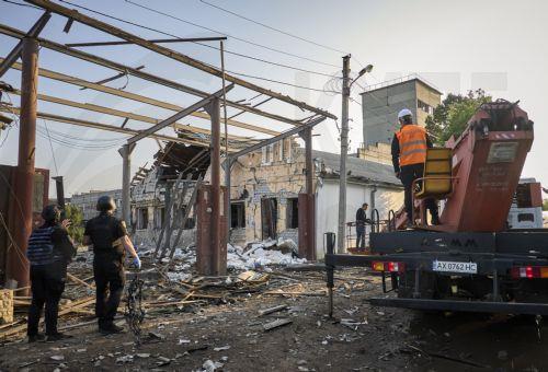 Ένας νεκρός από ρωσικές επιθέσεις, διακοπή της ηλεκτροδότησης σε ρωσοκρατούμενες περιοχές