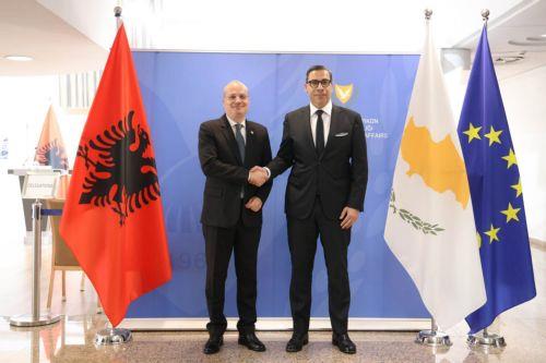 Ενίσχυση συνεργασίας Κύπρου-Αλβανίας συζήτησαν Κόμπος και Χασάνι