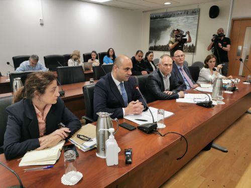 Επιδίωξη η ελάφρυνση αναλογιστικής μείωσης του 12% με στοχευμένο τρόπο λέει ο Υπ. Εργασίας