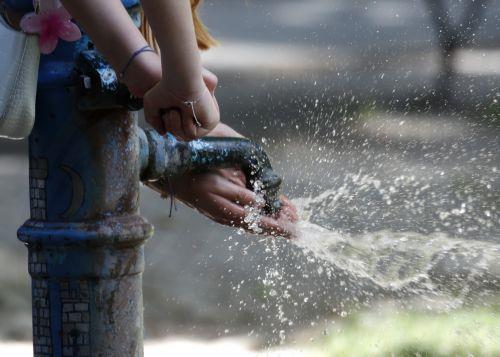 Μείωση απώλειας νερού κατά τουλάχιστον 10% ζητά η Κομισιόν από τα κράτη μέλη