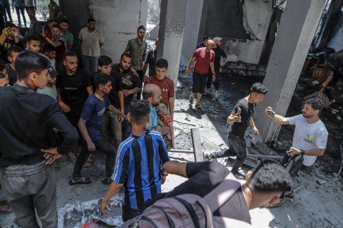 Πυρά Iσραηλινών σκότωσαν 45 ανθρώπους που περίμεναν φορτηγά με βοήθεια στη Γάζα, λέει το υπ. Υγείας του θύλακα