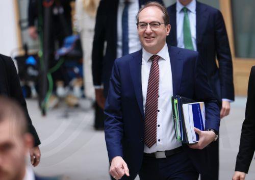 Η Γερμανία να εμβαθύνει τη στήριξή της προς Ισραήλ, λέει ο ΥΠΕΣ της χώρας