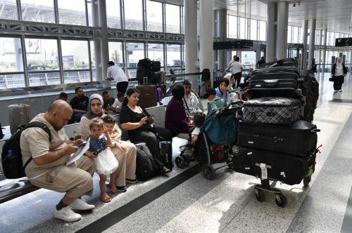 Αριθμός στρατιωτικών μεταγωγικών αεροσκαφών στην Αεροπορική Βάση Ανδρέας Παπανδρέου για εκκένωση πληθυσμού λέει το ΥΠΑΜ στο ΚΥΠΕ