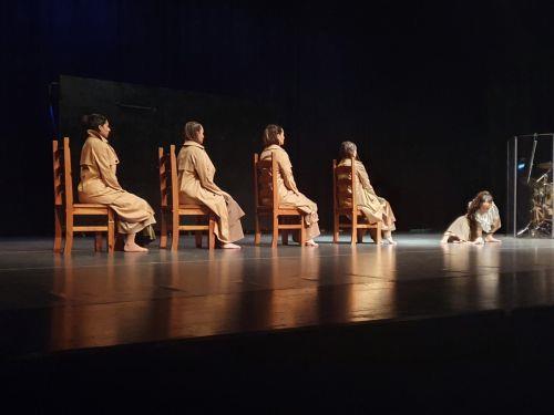 Αντλώντας έμπνευση από τον Κ.Μόντη παρουσιάστηκε στην Πάφο η παράσταση «Στιγμές»