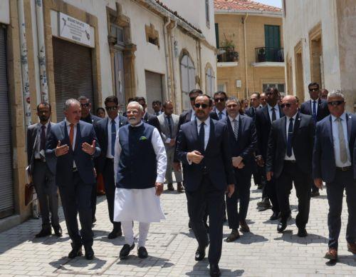 Cumhurbaşkanı, Hindistan’ı ziyaret edecek; Modi’yi Cumhuriyet Günü dolayısıyla tebrik etti