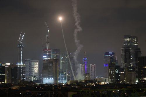 Ήχησαν σειρήνες μετά την εκτόξευση πυραύλων από το Ιράν, λέει το Ισραήλ