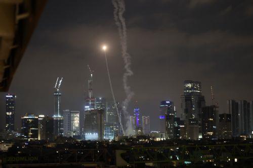 Είμαστε στα πρόθυρα γενικευμένης σύρραξης λέει στο ΚΥΠΕ ο Χ. Χρυσοστόμου για Ισραήλ-Ιράν