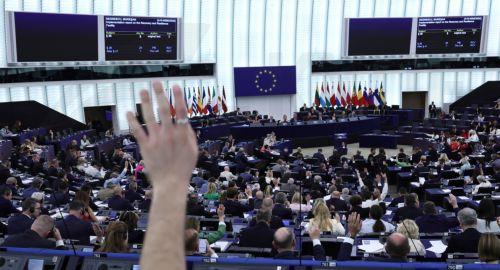 Επέκταση χρηματοδότησης Μηχανισμού Ανάκαμψης και Ανθεκτικότητας προκρίνει το ΕΚ