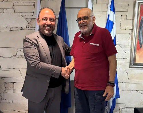 Χιλιάδες βιβλία προτίθεται να δωρίσει στον Δήμο Παραλιμνίου – Δερύνειας ο Γ. Γεωργής