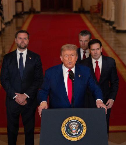 Οι ΗΠΑ βομβάρδισαν τα ξημερώματα τις πυρηνικές εγκαταστάσεις του Ιράν , ο Τραμπ χαρακτήρισε την επίθεση πολύ επιτυχημένη