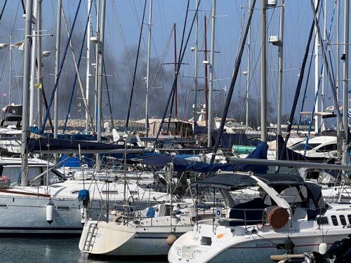 Φωτιά ξέσπασε σε σκάφος στη μαρίνα Λάρνακας