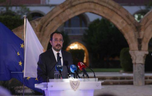 Ως κοινωνία να απλώσουμε το χέρι σε όσους παλεύουν με εξαρτήσεις, είπε ο ΠτΔ