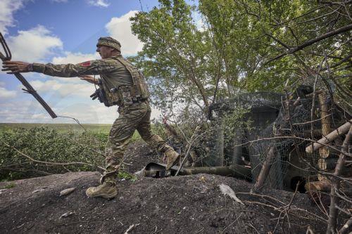 Η Ουκρανία λέει ότι έπληξε ρωσικό στρατιωτικό αεροδρόμιο