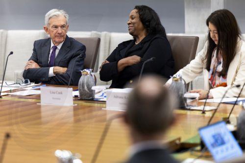 Νέα επίθεση Τραμπ εναντίον διοικήτριας της Fed Λίζα Κουκ