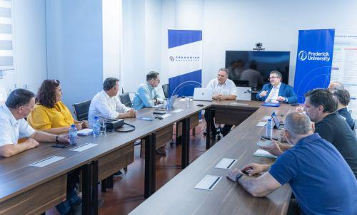 Τα πεδία έρευνας του Frederick παρουσιάστηκαν στον Επικεφαλής Επιστήμονα της ΚΔ