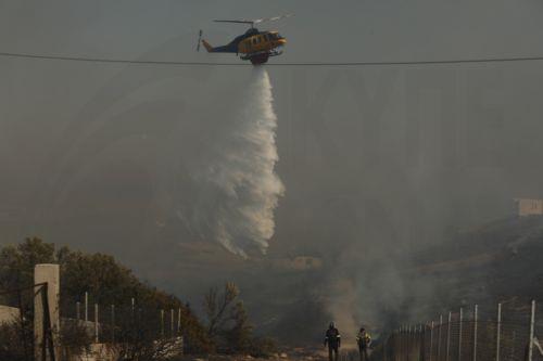 Σε ύφεση η πυρκαγιά στην Παλαιά Φώκαια Αττικής