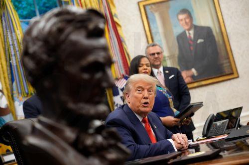 Διαψεύδει ότι εξετάζει κίνητρα για μη στρατιωτικό πυρηνικό πρόγραμμα Ιράν ο Τραμπ