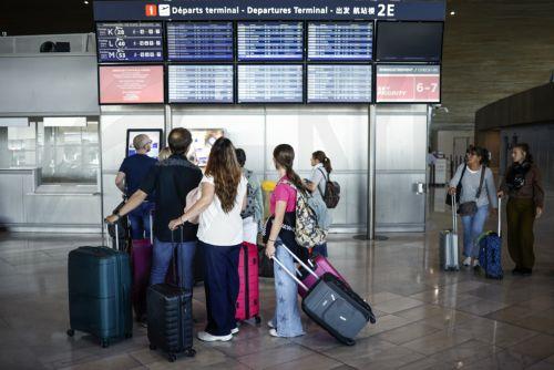 Ακυρώσεις εκατοντάδων πτήσεων στη Γαλλία λόγω απεργίας