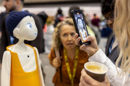 Ανήλικος στην Ισπανία δημιούργησε με AI ψεύτικες γυμνές φωτογραφίες συμμαθητριών του