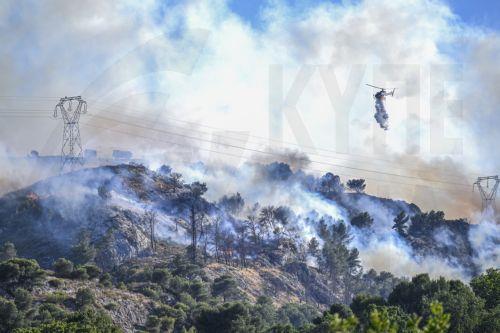 Μαίνεται ακόμα η φωτιά στη Μασσαλία, διακοπές σε πτήσεις και δρομολόγια τρένων