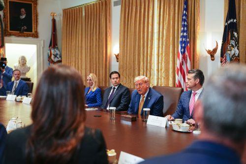 Ο Τραμπ ενημέρωσε ηγέτες άλλων έξι κρατών για τους δασμούς που αποφάσισε