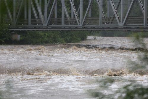 Η στάθμη 25 ποταμών στην Κίνα ξεπέρασε τα ασφαλή επίπεδα, εκκενώθηκαν πόλεις