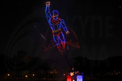 Η Σ. Σαμπάιο έβγαλε χίλιες+ selfies για τον ρόλο της στο «Superman»