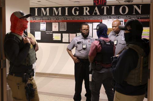Δικαστής μπλοκάρει την ταχεία διαδικασία απελάσεων μεταναστών της Κυβέρνησης Τραμπ