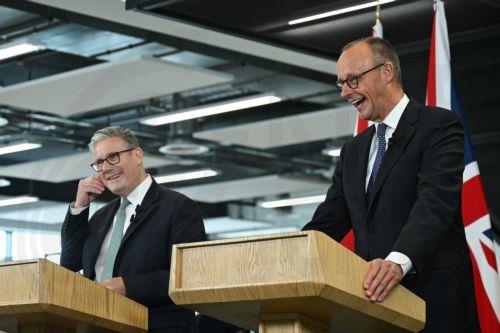 Ιστορική χαρακτήρισε ο Μερτς τη συμφωνία φιλίας που υπέγραψαν Γερμανία-Βρετανία