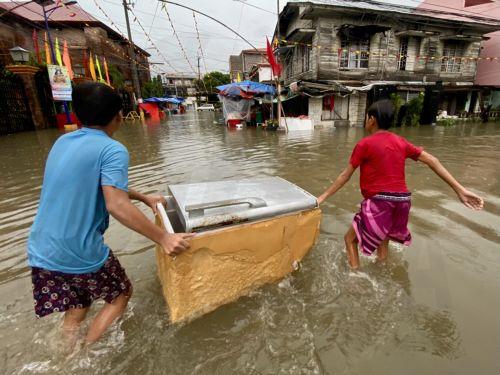Συναγερμός για κατολισθήσεις και πλημμύρες έπειτα από βροχοπτώσεις-ρεκόρ στην Κίνα