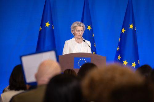 Συνάντηση φον ντερ Λάιεν με Τραμπ στην Σκωτία για εμπορικές σχέσεις