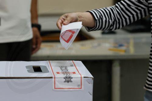 Στις κάλπες οι Ταϊβανέζοι για την τύχη του κοινοβουλίου